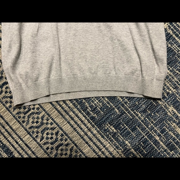 Vineyard vines 1/4 zip. Grey size L. Great shape - Picture 5 of 5